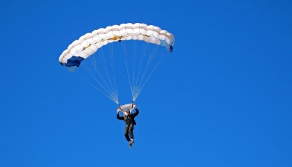 -顶尖教练揭秘：带队夺冠的战术秘密，顶级教练最新