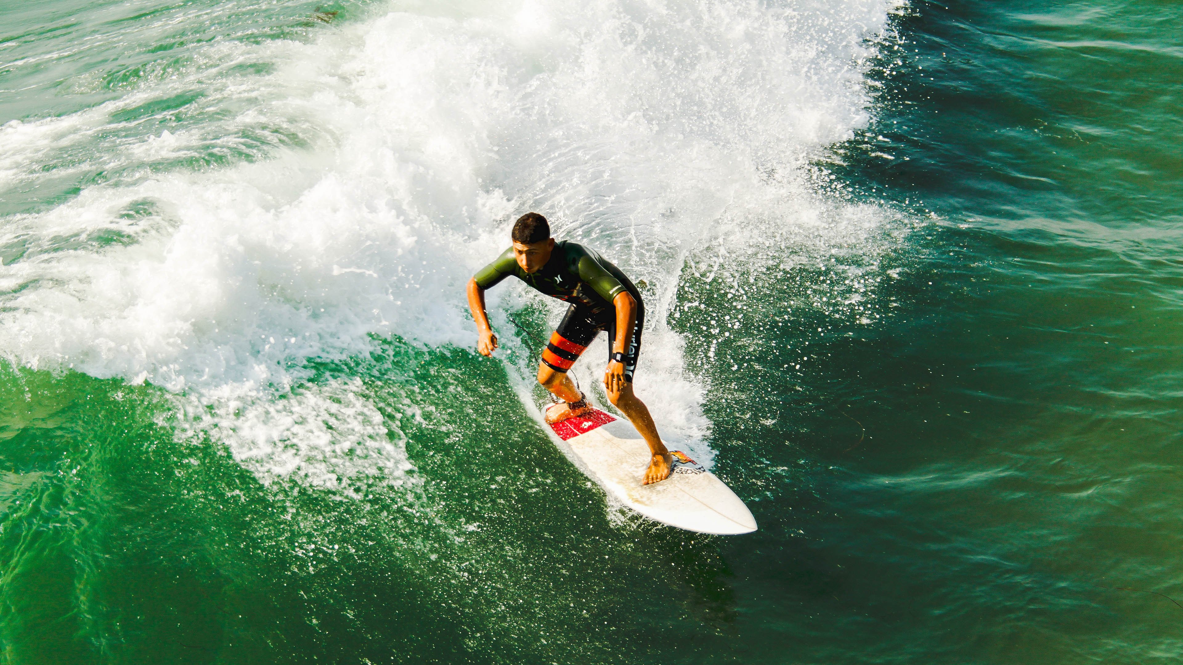 赛场冲刺：终点前的极限速度大战，终点冲刺跑